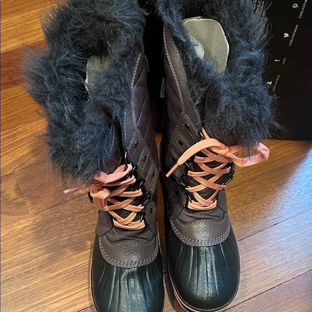Sorel Black and Brown Youth/women Boots with Pink Laces